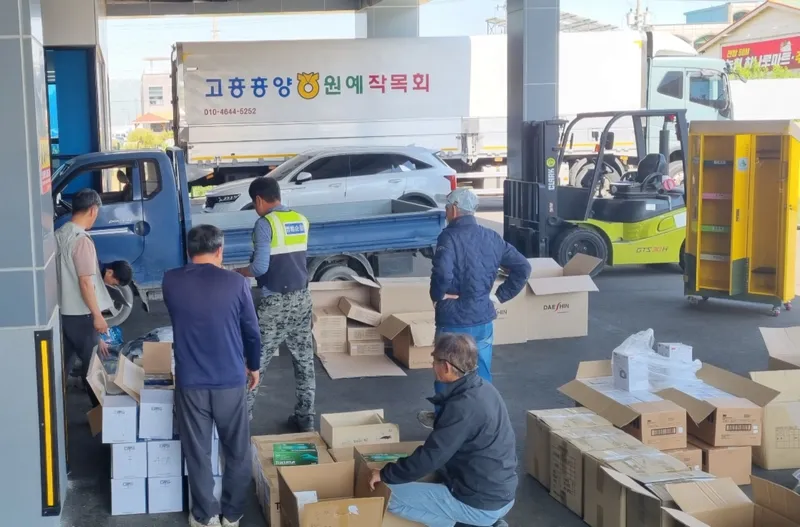 사진설명 = 농약 안전보호장비 배부