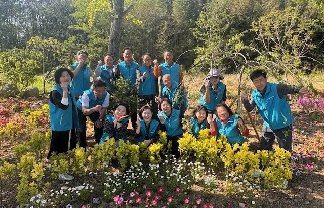 사진설명 = 1금천 꽃밭길 단체사진