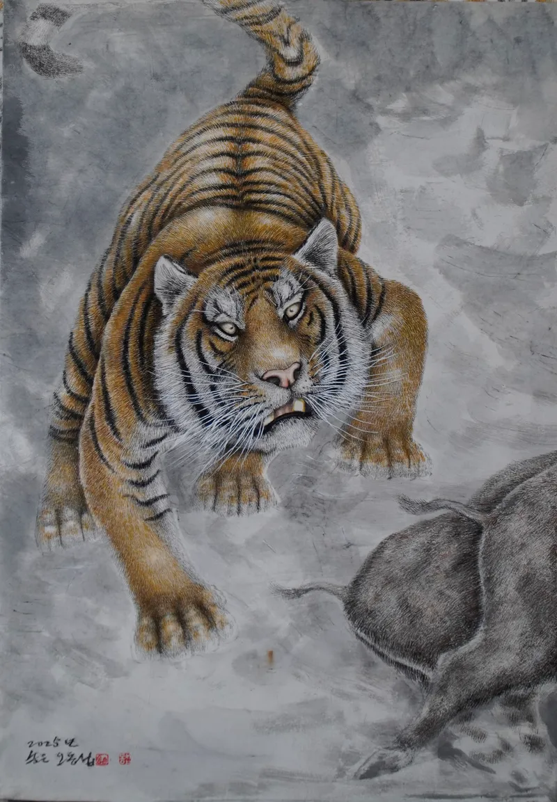 사진설명 = 무등산호랑이 멧돼지 사냥(67×95cm, 한지 수묵 채색)