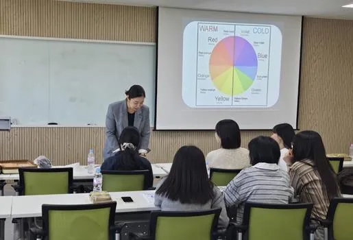 사진설명 = 졸업생 특화 퍼스널 컬러 이미지 브랜딩 강의