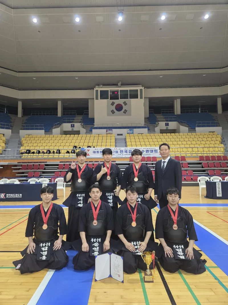 사진설명 = 대통령기 제47회 전국검도선수권대회에서 3위를 수상한 무안군청 검도팀