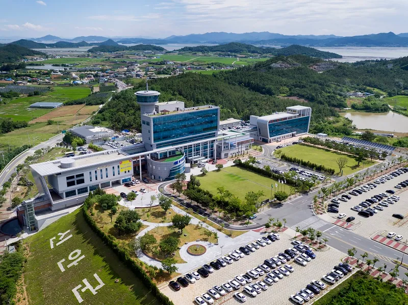 사진설명 = 신안군청 전경