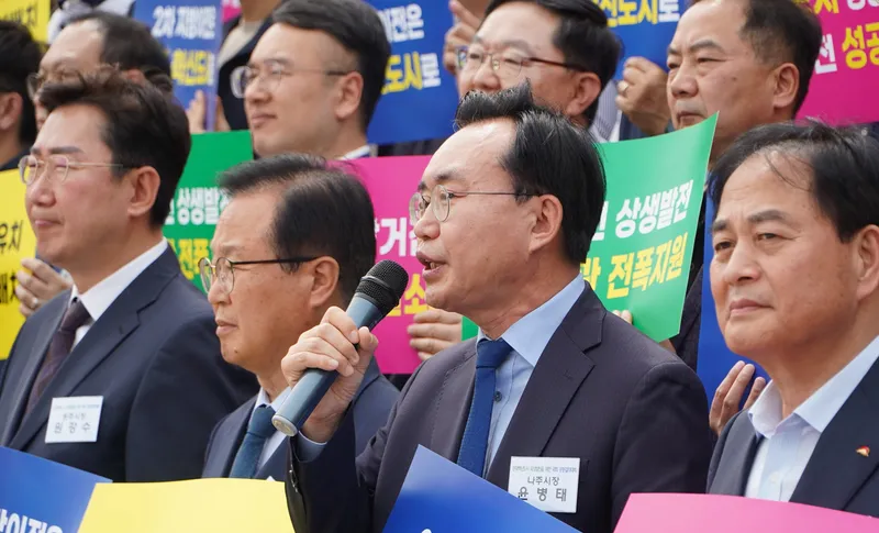 사진설명 = 1. 윤병태 나주시장이 지난 14일 국회 공동결의대회에서 발언하고 있다.