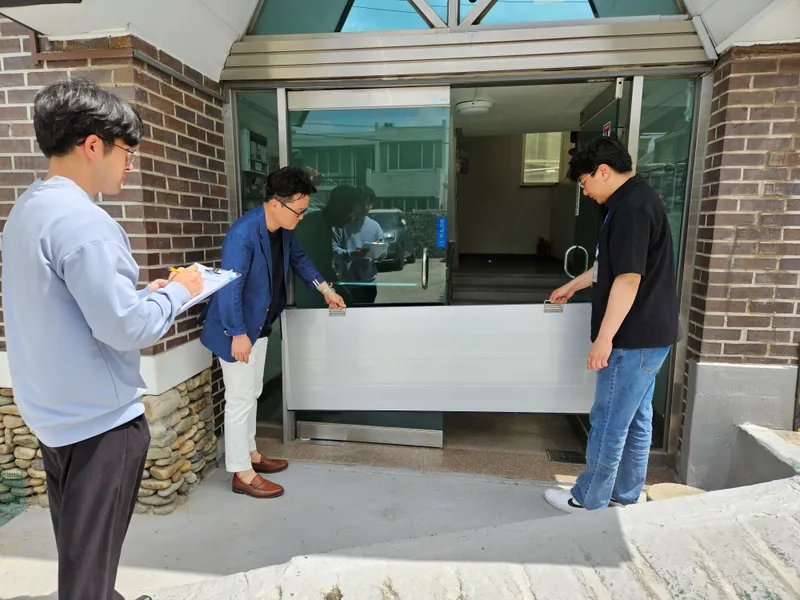 사진 설명 = 반지하주택 현장점검