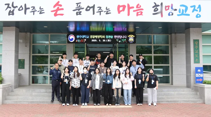 사진설명 =