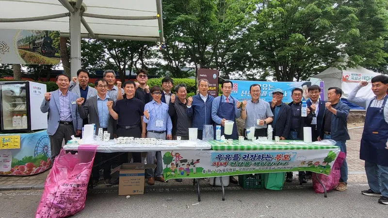 사진설명 = 곡성세계장미축제장 내 시식회 단체사진