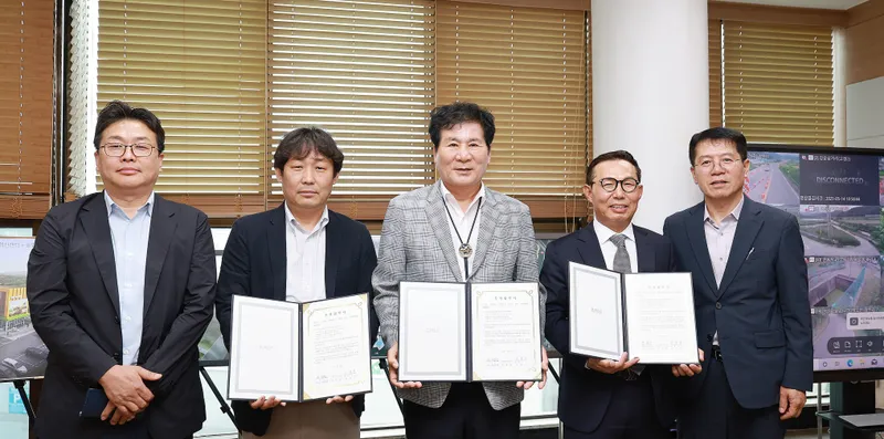 사진설명 = 23일, 함평군-㈜서준-㈜천복금형 투자협약식