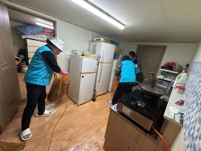 사진설명 = 장애인가정 주거환경 개선 활동