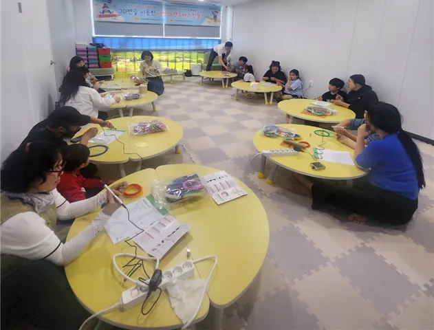 사진설명 = 맘쓰허그 무안군 장난감도서관에서 운영한 가족의 달 특별 프로그램 운영 모습