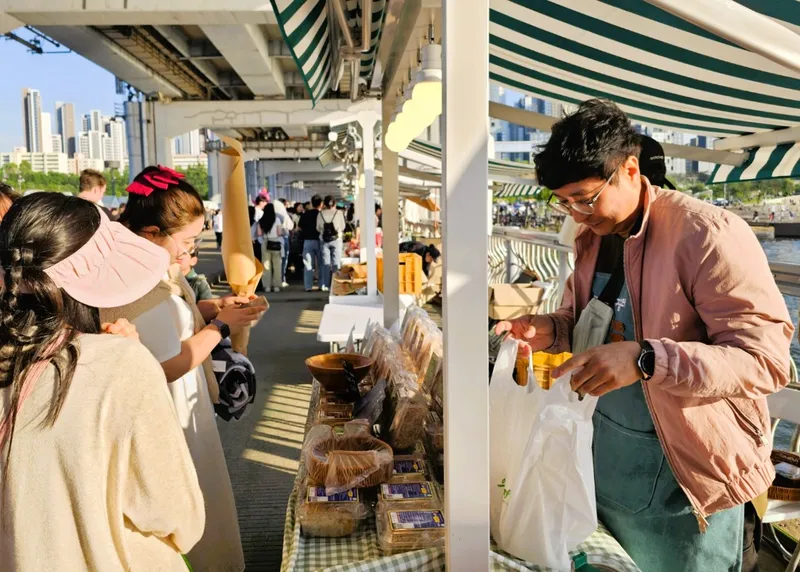사진설명 =