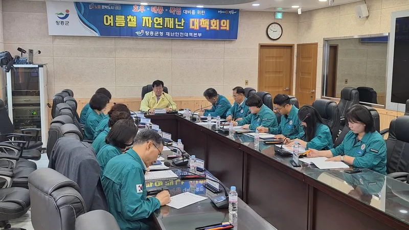 사진설명 = 상황판단회의