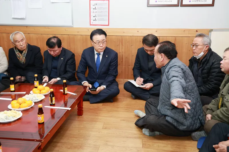 사진설명 =2025년 1월, 읍면 순회 현장행정 장면 [이양면 금능 경로당]