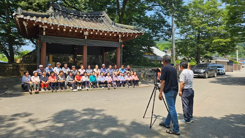사진설명 = 천덕1리 주민 단체 기념사진