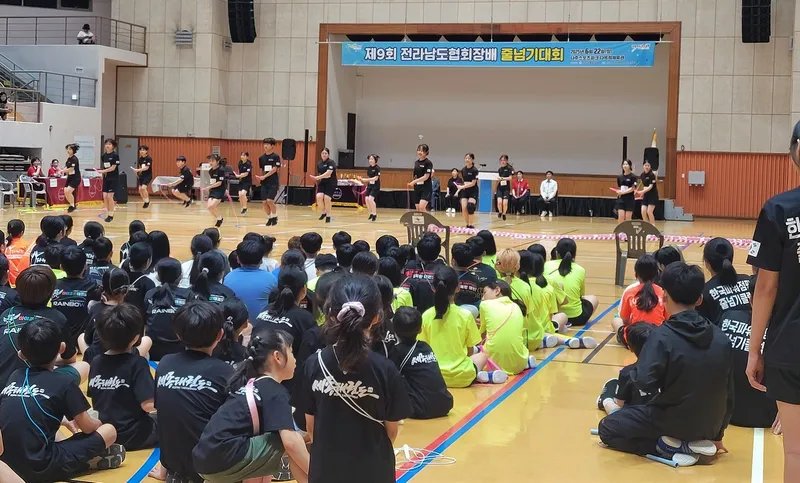 사진설명 = 나주종합스포츠파크 다목적체육관에서 제9회 전라남도협회장배 줄넘기대회가 열렸다. (사진제공-나주시)