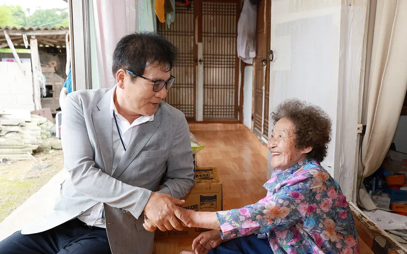 사진설명 = 20일, 이상익 함평군수 보훈대상자 위문 사진