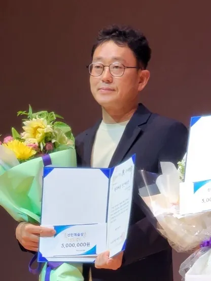 사진설명 = 광주대 동문 정영법 건축사 ‘제2회 광주예총 신인예술상’