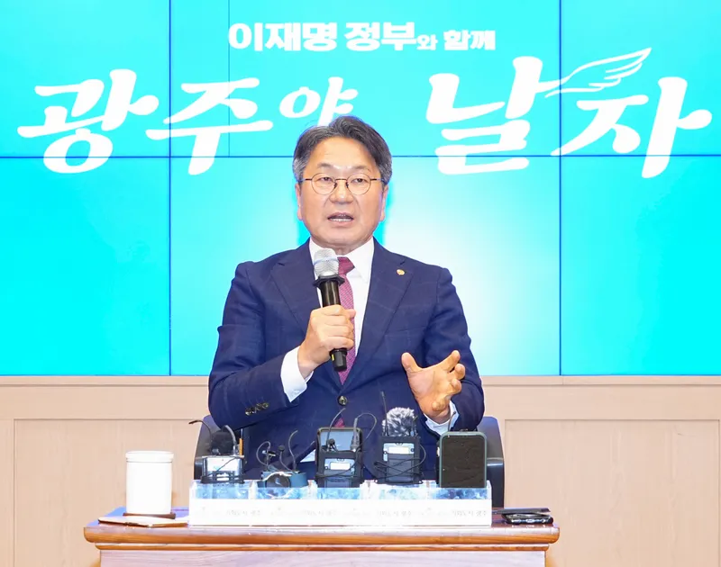 사진설명 = 강기정 시장, 민선8기 3주년 기자간담회