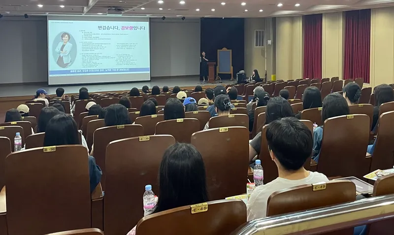 사진설명 = 전공맞춤 자기소개서 작성법, 면접 준비를 위한 준비 전략 등의 특강을 실시