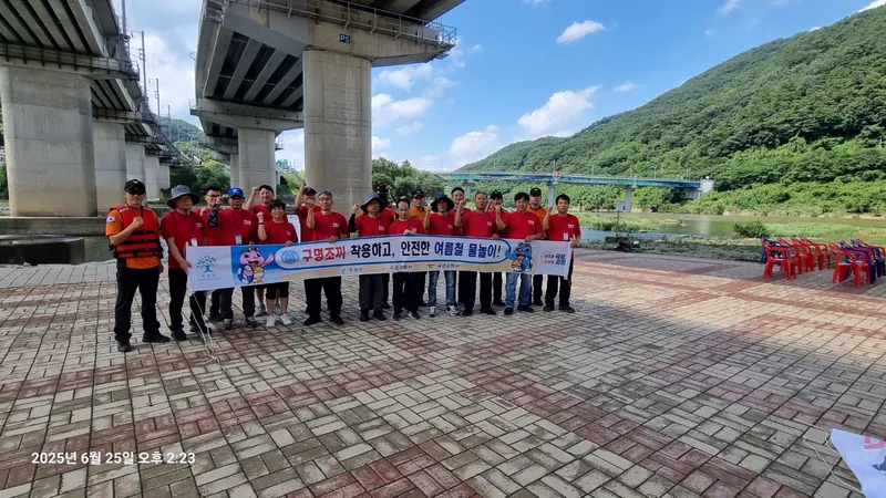 사진설명 = 압록유원지에서 실시하고 있는 여름철 물놀이 안전요원 전문교육