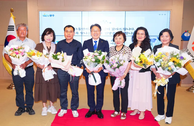 사진설명 = 상반기 공무직 정년퇴임식