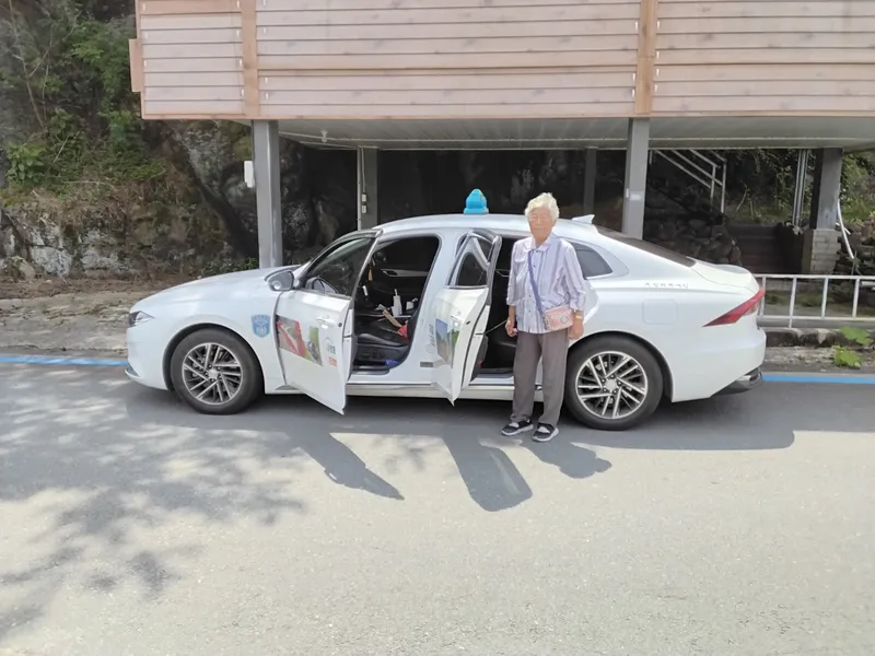 사진설명 = 효도택시를 이용하고 있는 곡성군 주민